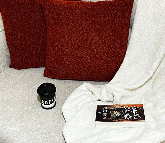 How to Create a Cozy Reading Nook at Home